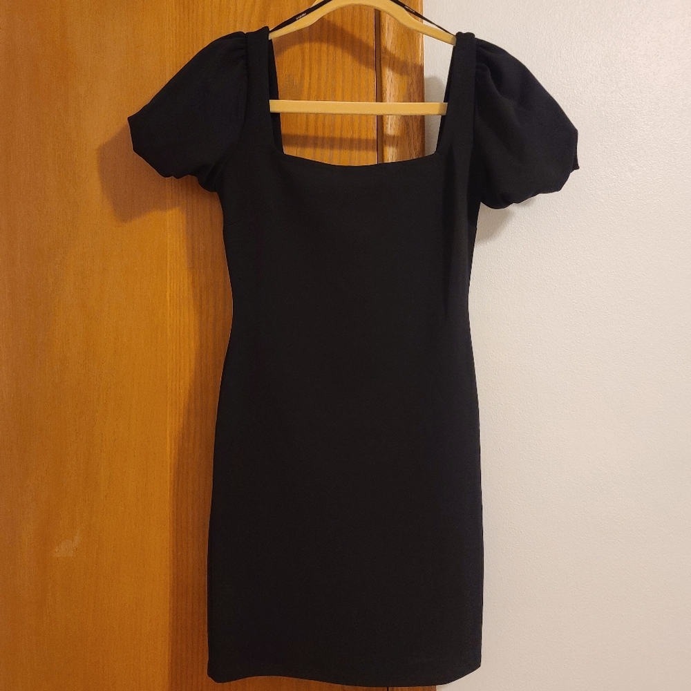 🆕️ Forever 21 - Black Puff Sleeve Bodycon Dress